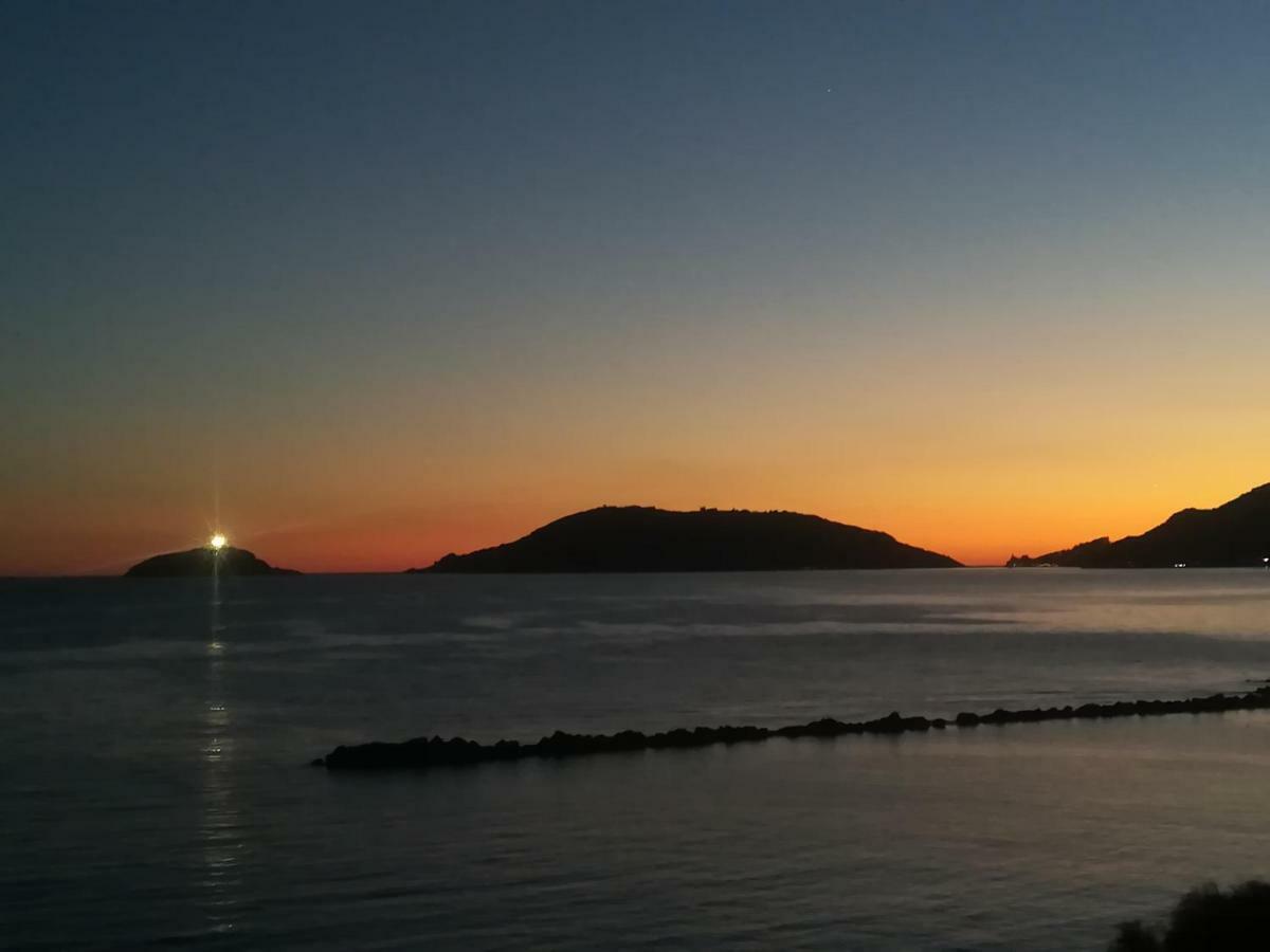 レーリチIl Faro Dei Poetiアパートメント エクステリア 写真