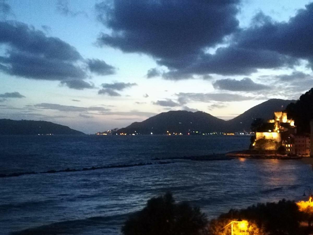 レーリチIl Faro Dei Poetiアパートメント エクステリア 写真