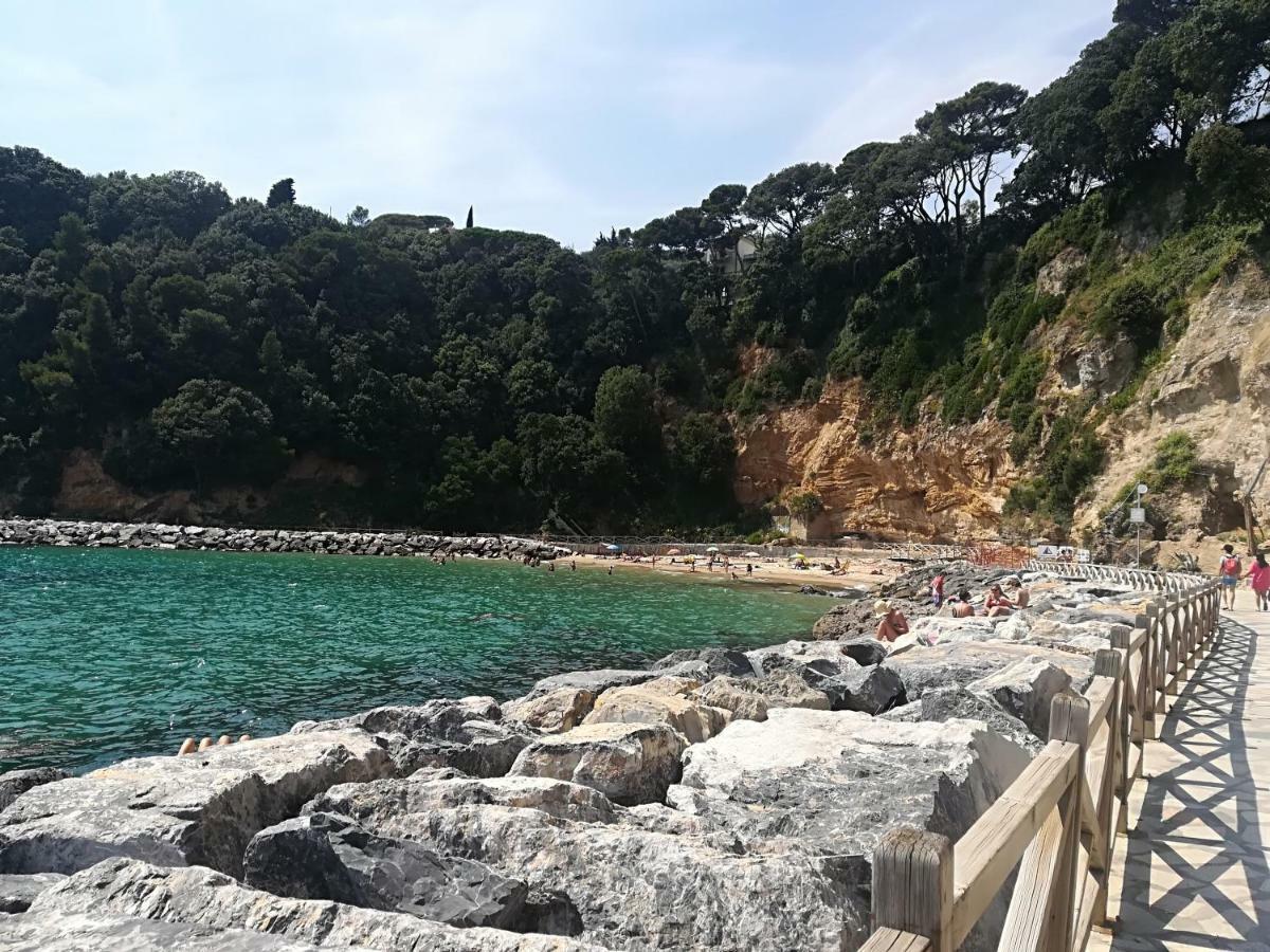 レーリチIl Faro Dei Poetiアパートメント エクステリア 写真